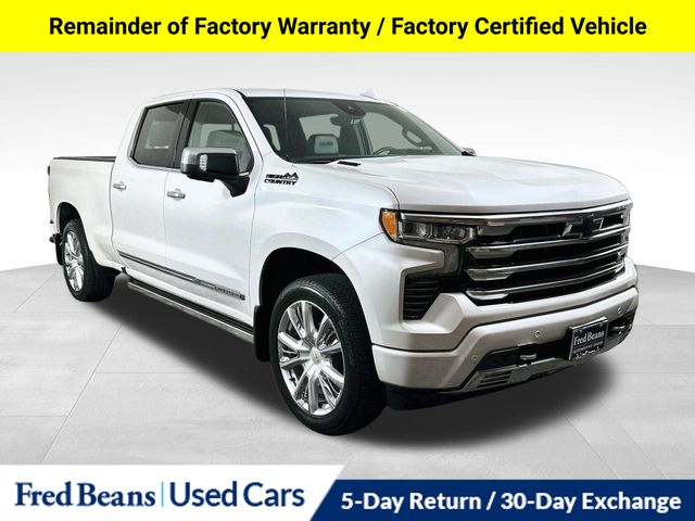 White (Iridescent Pearl Tricoat) 2024 Chevrolet Silverado 1500 Pickup Truck Four-Wheel Drive Automatic