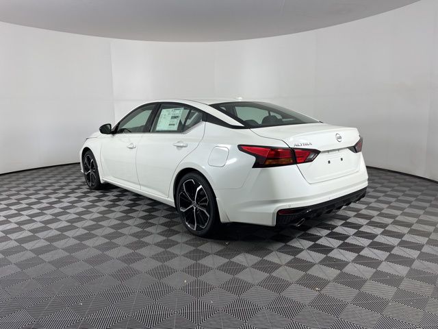2025 Pearl White Tricoat Nissan Altima 2.5 SR FWD Sedan
