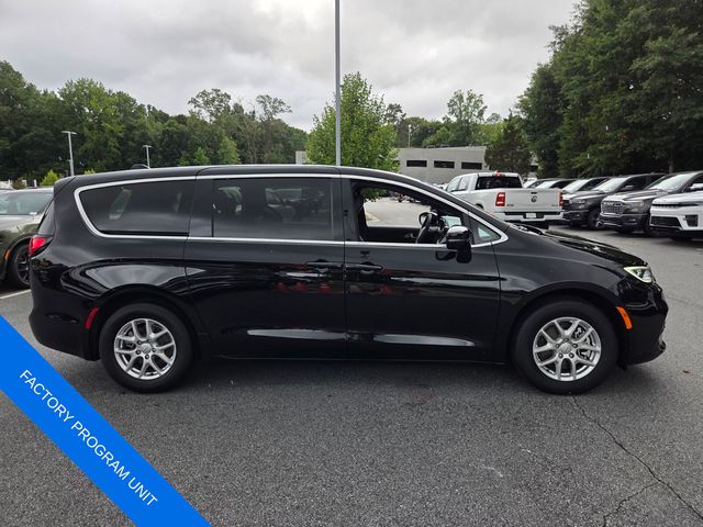 Used 2025 Chrysler Pacifica Van