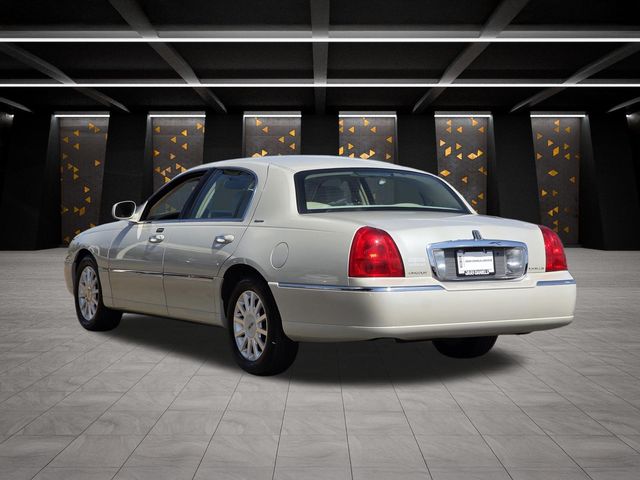 Used 2006 Lincoln Town Car Sedan