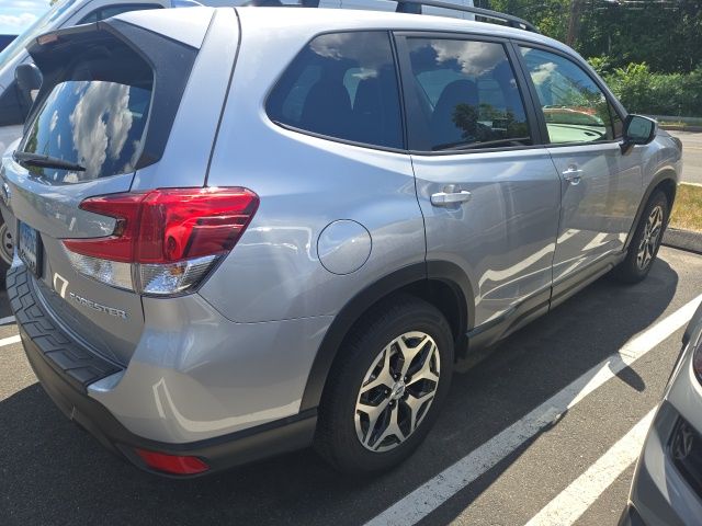 2023 Ice Silver Metallic Subaru Forester Premium AWD SUV