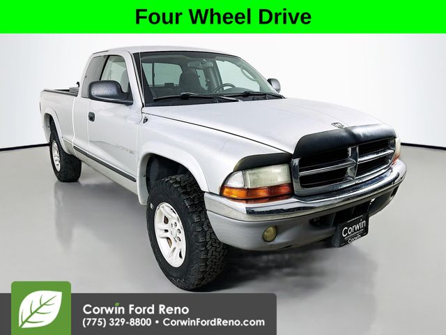 Bright Silver Metallic Clearcoat 2002 Dodge Dakota SLT Club Cab 4WD Pickup Truck Four-Wheel Drive 4-Speed Automatic Overdrive