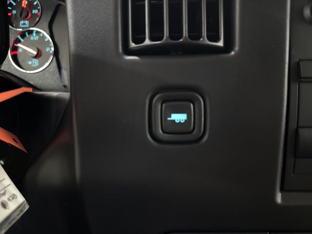 New 2026 Summit White Chevrolet Work Van image 21