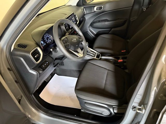 2022 Hyundai Venue SE photo