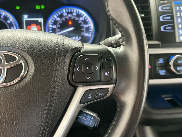 2019 Toyota Highlander SE Red at Spitzer Acura