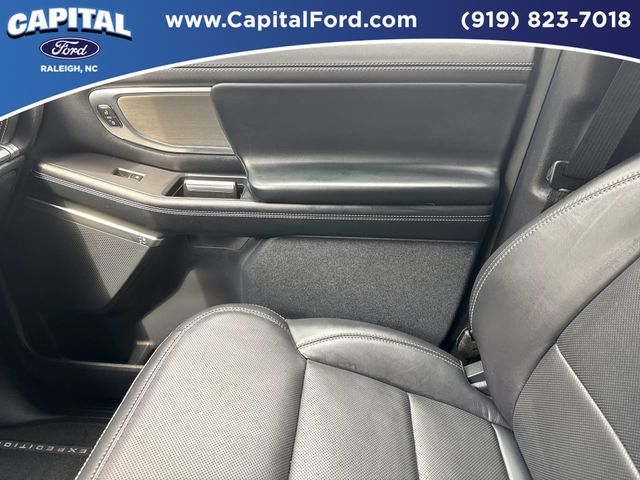 Used 2025 White Ford Platinum image 29
