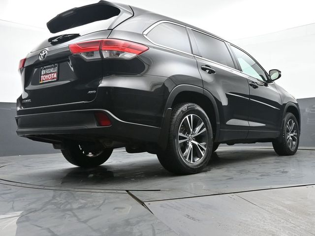 2018 Toyota Highlander LE 32