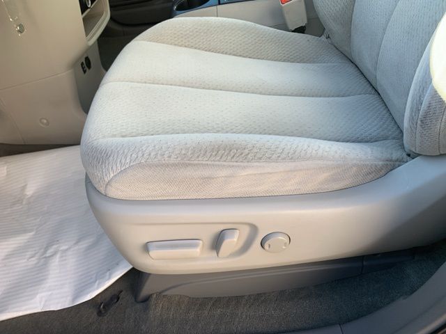 2011 Toyota Sienna LE 8-Passenger photo