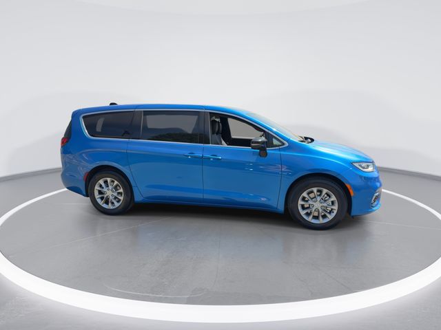 New 2026 Hydro Blue Pearl-Coat Exterior Paint Chrysler Limited image 9
