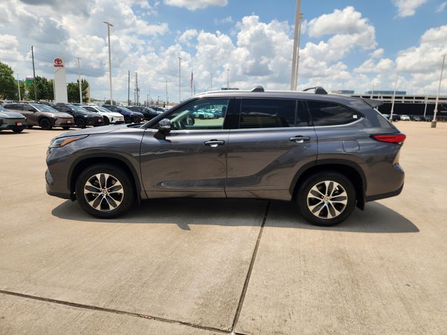 2022 Toyota Highlander XLE Gray at Toyota of Victoria