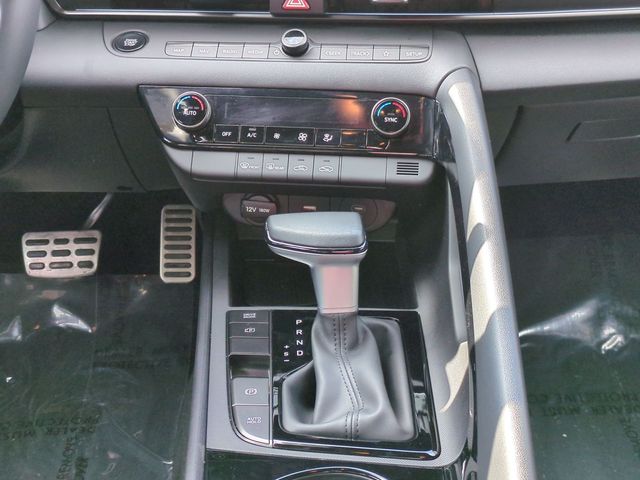 used 2025 Hyundai Elantra Hybrid car, priced at $24,661