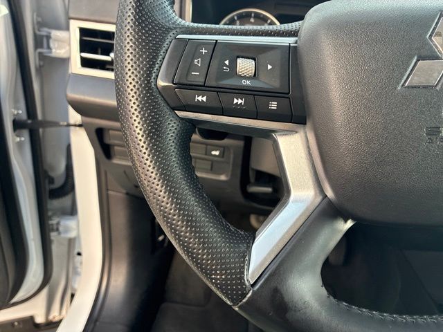 2024 Mitsubishi Outlander SE  at Royal Nissan