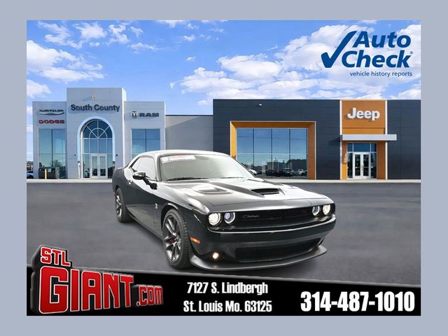 Pitch Black Clearcoat 2021 Dodge Challenger Coupe Rear-Wheel Drive 6-Speed Manual