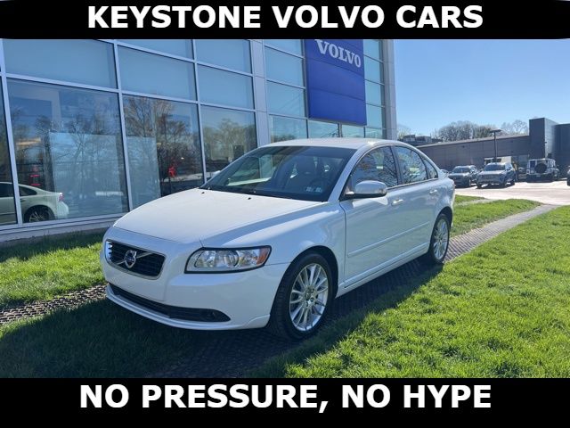 Ice White 2011 Volvo S40 T5 Sedan Front-Wheel Drive 5-Speed Automatic