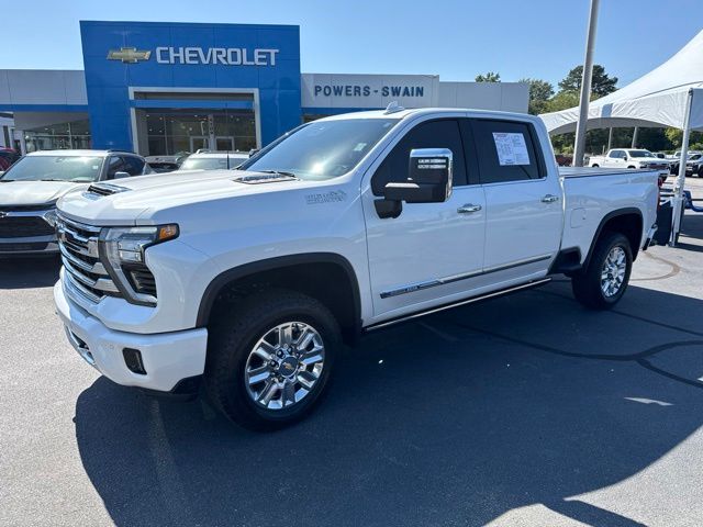 White (Iridescent Pearl Tricoat) 2025 Chevrolet Silverado 2500HD Pickup Truck Four-Wheel Drive Automatic