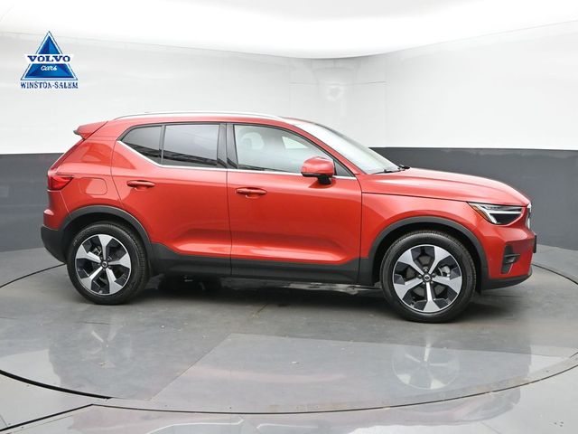 2023 Volvo XC40 B4 Plus Bright Theme FWD