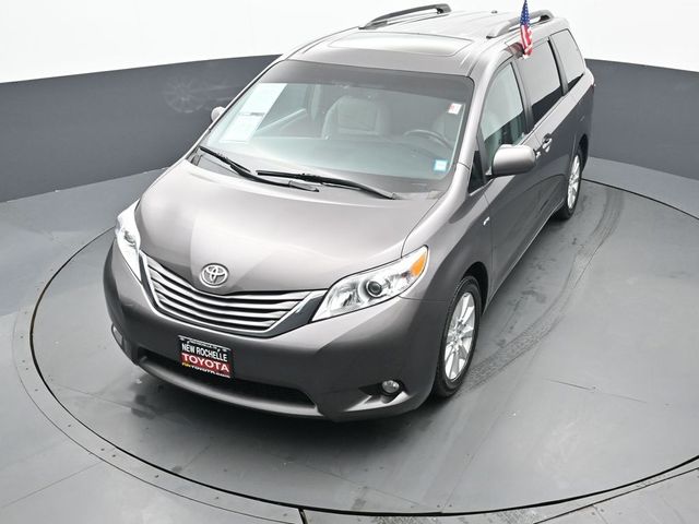 2017 Toyota Sienna XLE 39