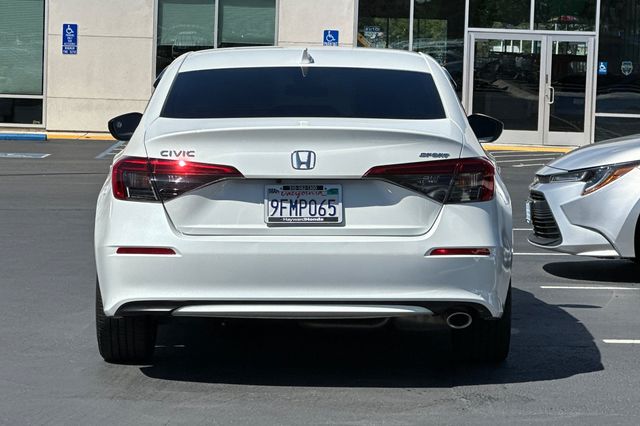 View vehicle photo 4