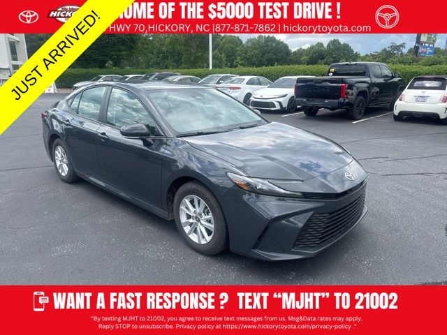 2025 Toyota Camry LE Hybrid's photo
