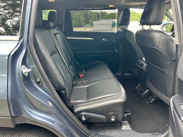 used 2019 Toyota Highlander car, priced at $24,059