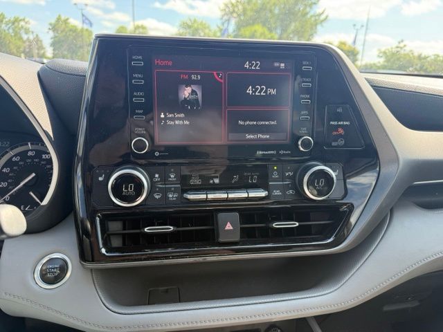 2021 Gray Toyota Highlander XLE AWD SUV