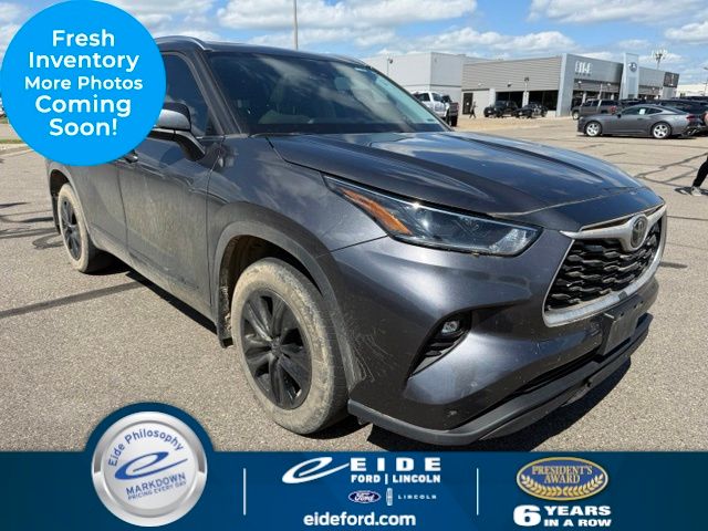 2021 Gray Toyota Highlander XLE AWD SUV