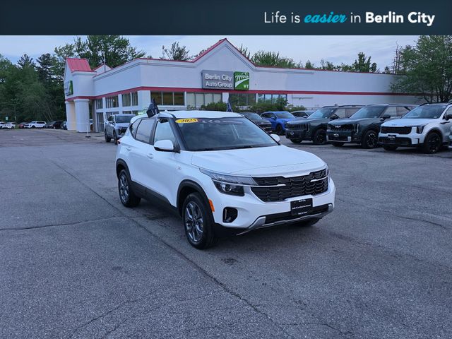 Snow White Pearl 2025 Kia Seltos LX AWD SUV / Crossover All-Wheel Drive Continuously Variable Transmission