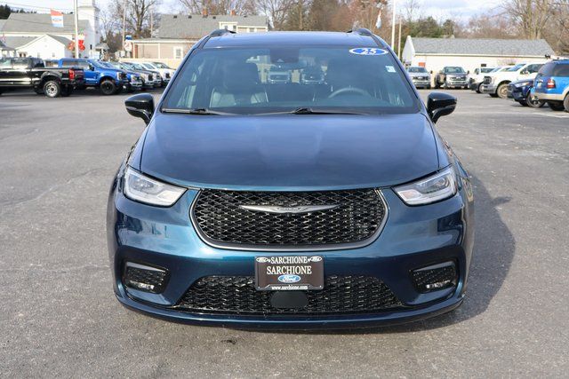 used 2025 Chrysler Pacifica car, priced at $34,500