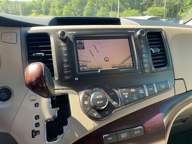 2012 Toyota Sienna XLE 7-Passenger Auto Access Se photo