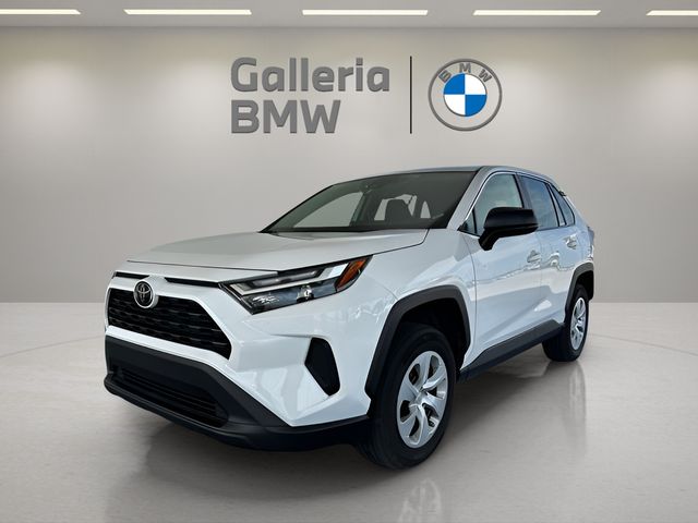 2024 Toyota RAV4 LE's photo
