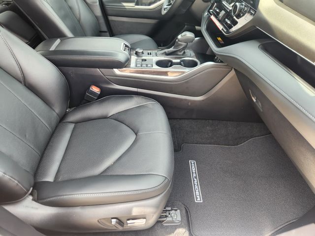 2025 Toyota Highlander Limited Silver at Gullo Toyota