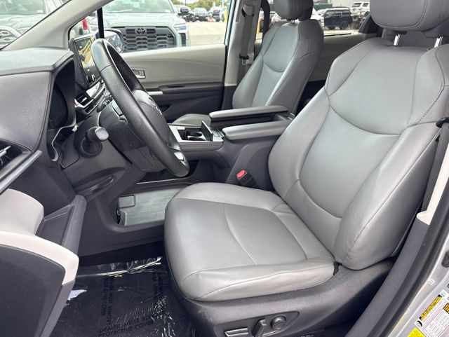 2023 Toyota Sienna XLE - Photo 11