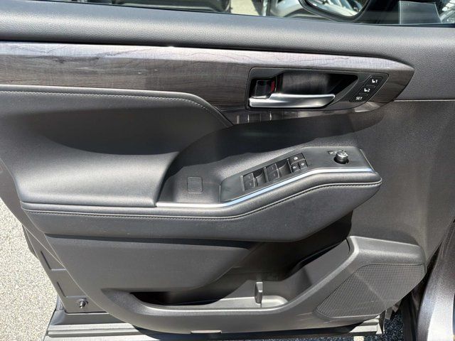 Used 2024 Toyota Highlander SUV