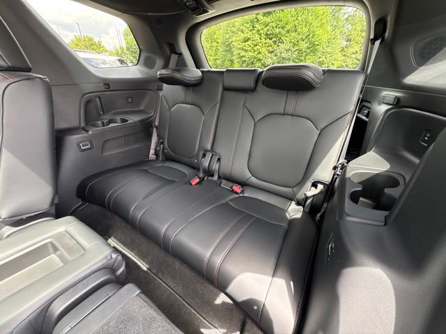 Used 2025 Honda Pilot SUV