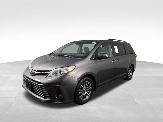 2019 Toyota Sienna XLE photo