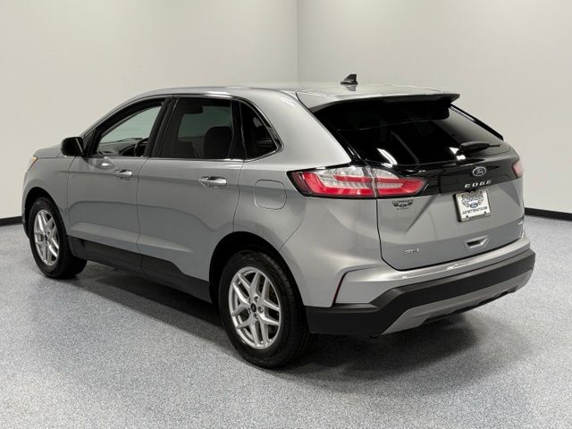 Used 2024 Silver Ford SEL image 6