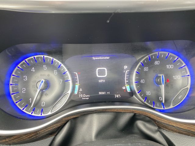 2023 Chrysler Pacifica Limited photo