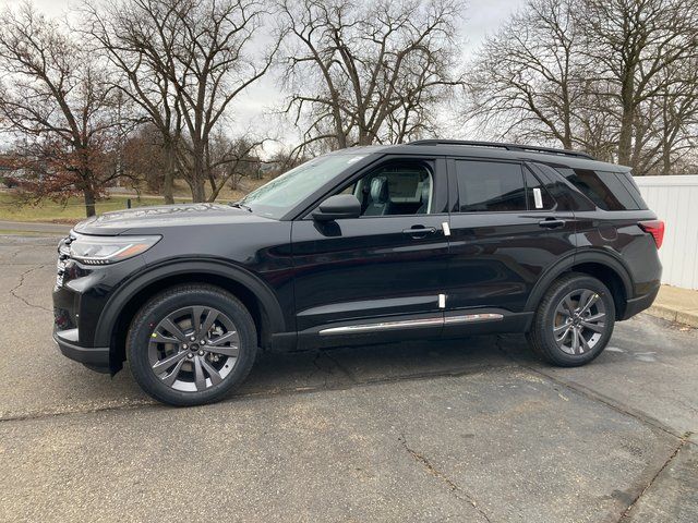 2025 Ford Explorer Active photo