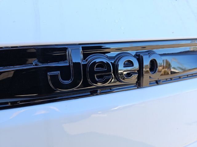 New 2025 White Jeep Altitude X image 26