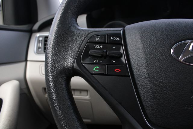 Used 2017 Black Hyundai Base image 10