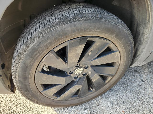2024 Volkswagen Atlas Cross Sport 2.0T SE w/Technology Gray at DeMontrond Automotive Group