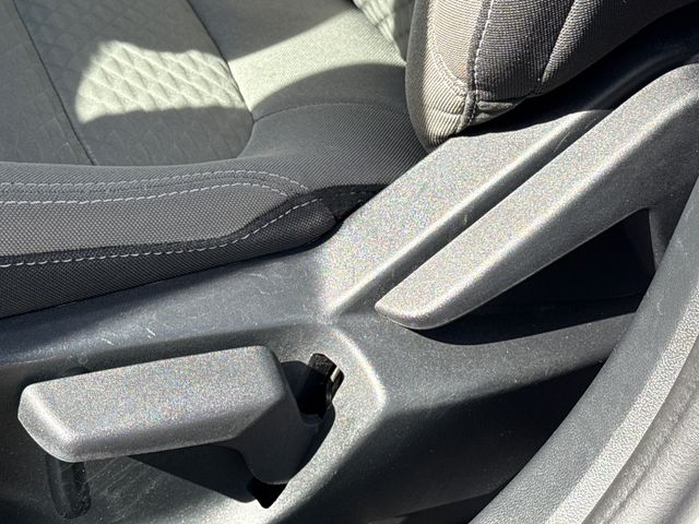 Used 2022 White Ford SE image 21