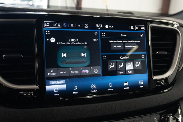 Used 2025 Chrysler Pacifica Van