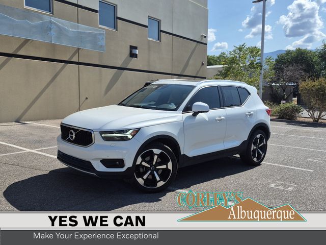 2022 Volvo XC40 T5 Momentum AWD