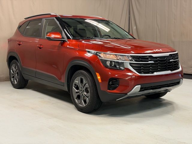 Red 2024 Kia Seltos LX AWD SUV / Crossover All-Wheel Drive Continuously Variable Transmission