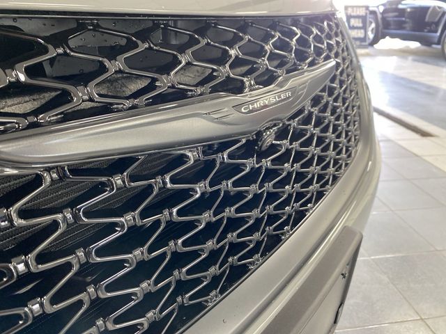 2025 Chrysler Pacifica Limited photo