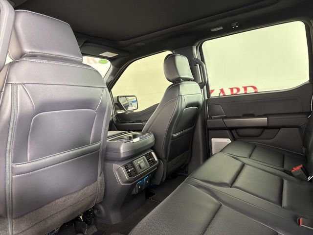 2025 White Ford F-150 Lariat 4X4 Truck