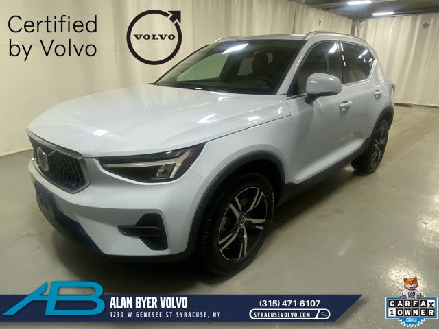 2025 Volvo XC40 B5 Core Bright Theme AWD