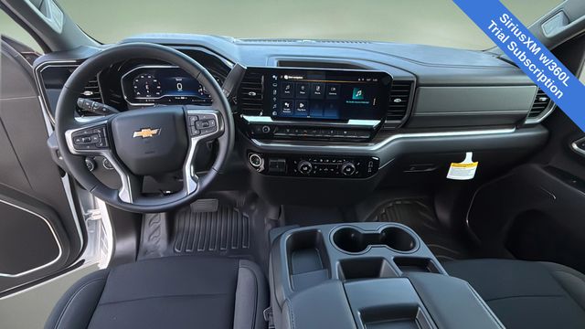 Used 2025 White Chevrolet LT image 17
