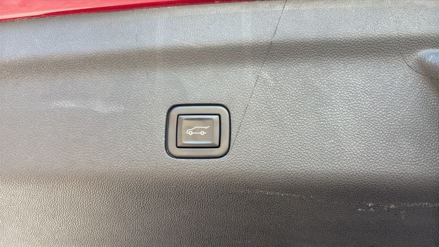 Used 2022 Red Chevrolet Z71 image 37